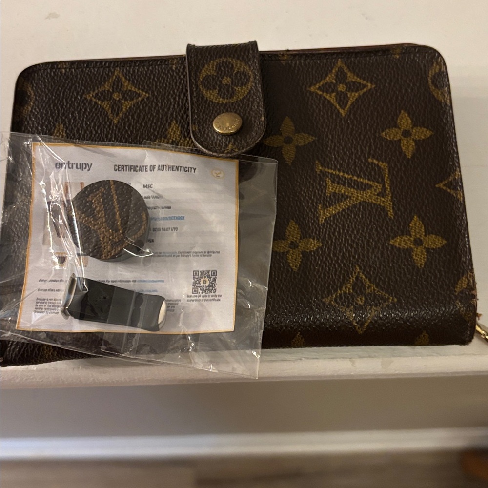 Louis Vuitton Brown Monogram Snap Wallet with free gift. - Picture 7 of 8